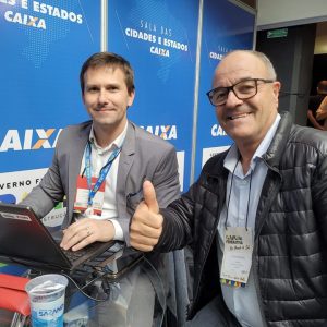 VEREADOR TENTA LIBERAÇÃO DE RECURSO PARA CAMAQUÃ COM A CARAVANA FEDERATIVA NA FIERGS.